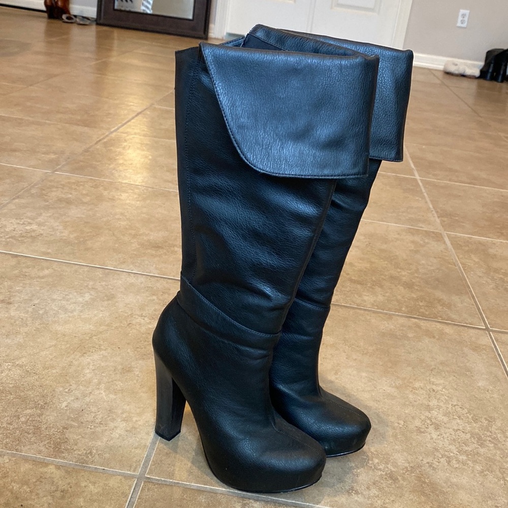 Boots - Picture 3 of 6